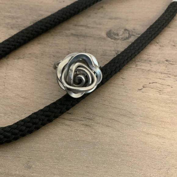 NWOT Handmade Flower Necklace & Ring Set - Picture 5 of 7